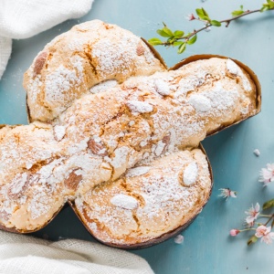 Il tradizionale dolce pasquale in omaggio per ogni nucleo familiare di persone in età AVS (su prenotazione)